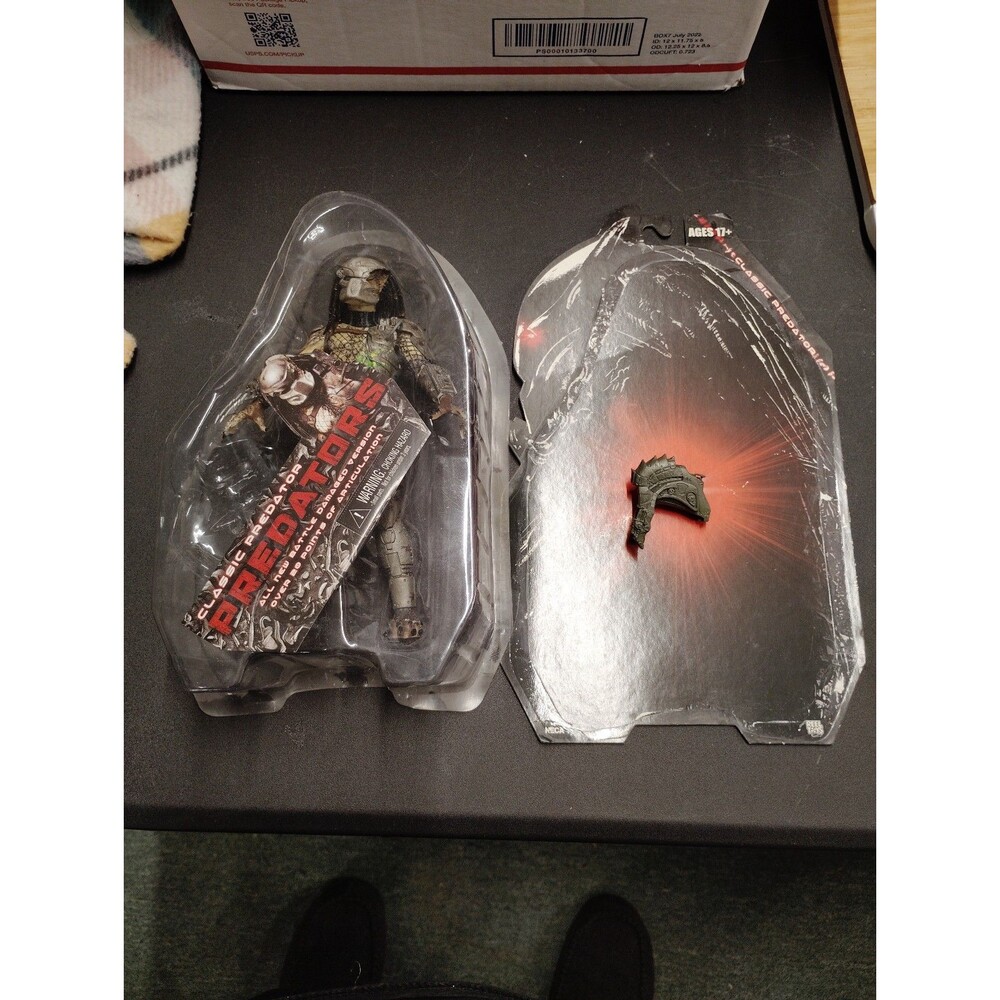 Predators Classic Predator battle damaged version